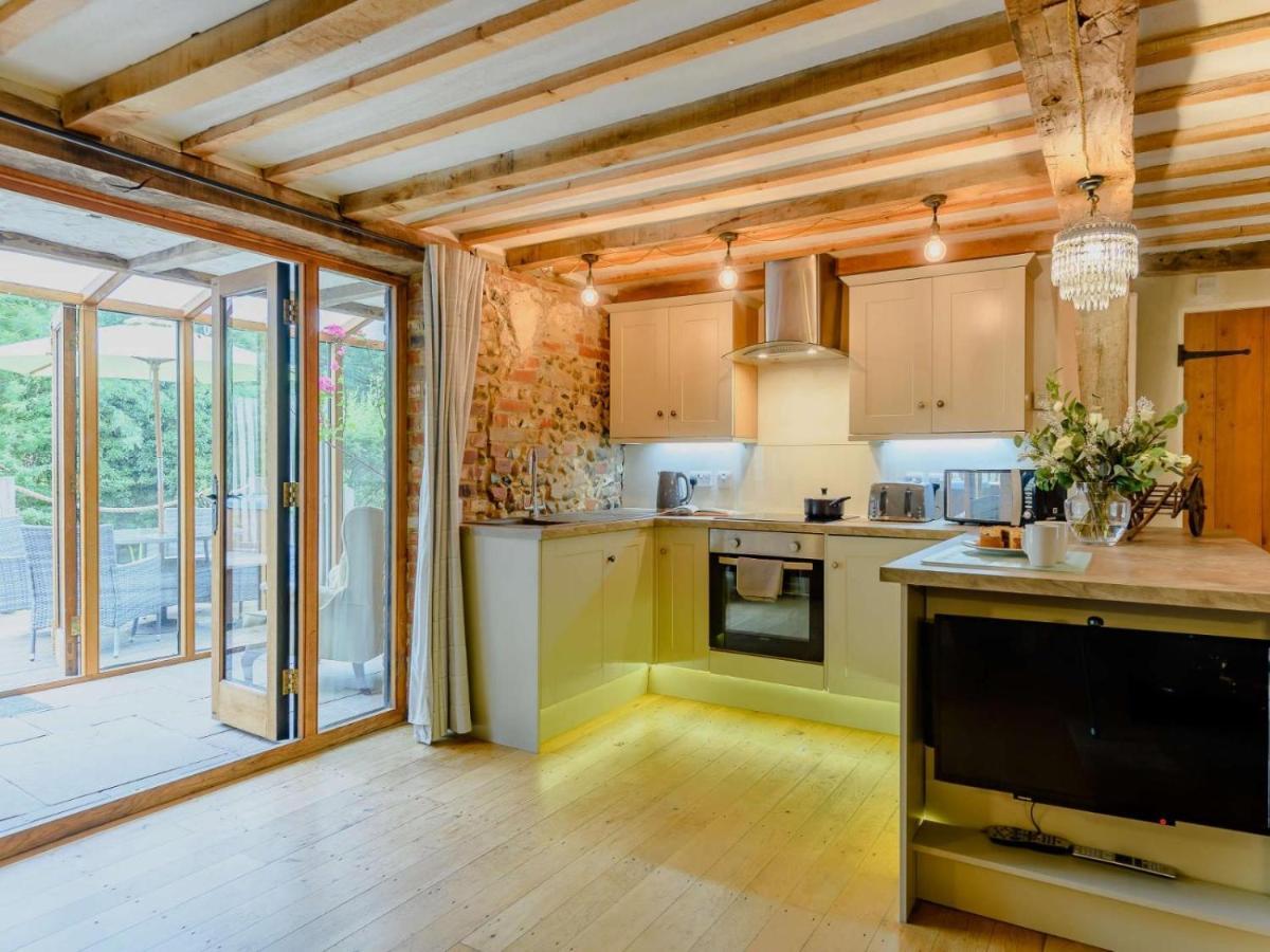 16Th Century Cartlodge With Private Hot Tub Diss Bagian luar foto