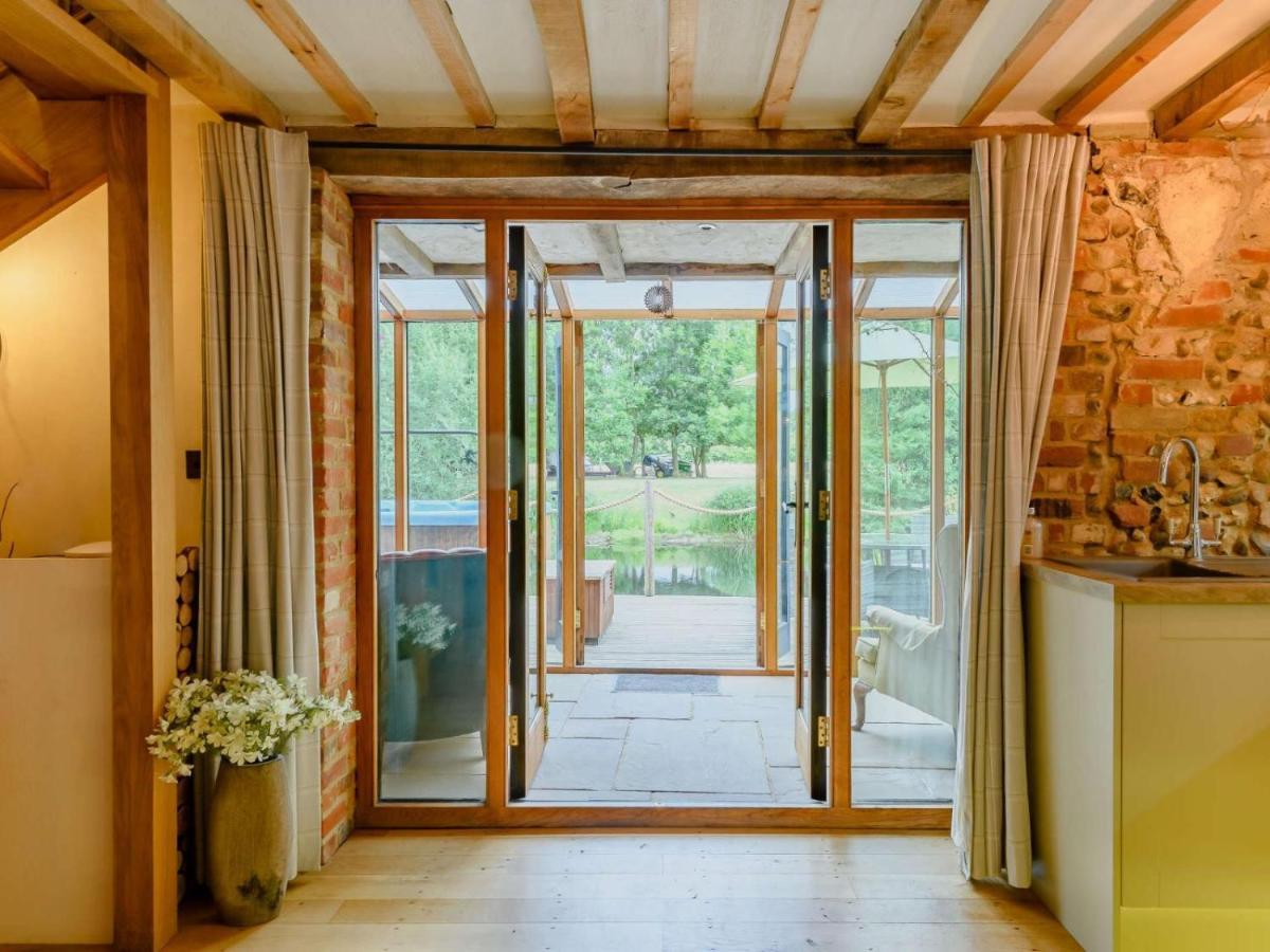 16Th Century Cartlodge With Private Hot Tub Diss Bagian luar foto
